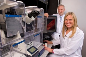 Beiersdorf_Microscopy_Lab_Team_2MB-300x199.jpg