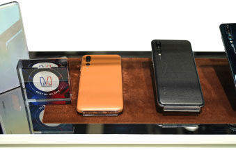 Best-of-IFA-2018_GadgetMatch-P20-Pro-leather-copy.jpg