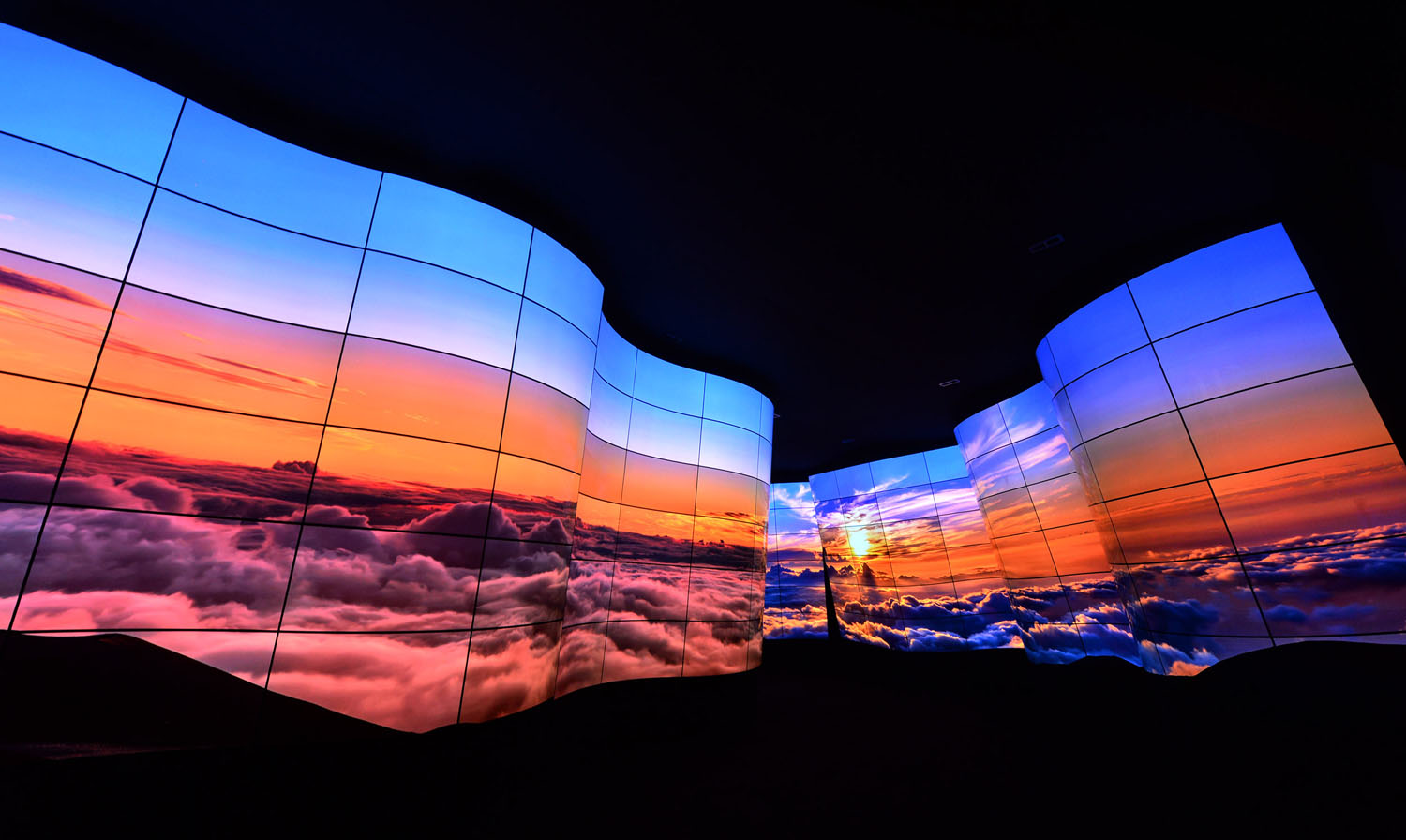 LG-OLED-Canyon_3.jpg